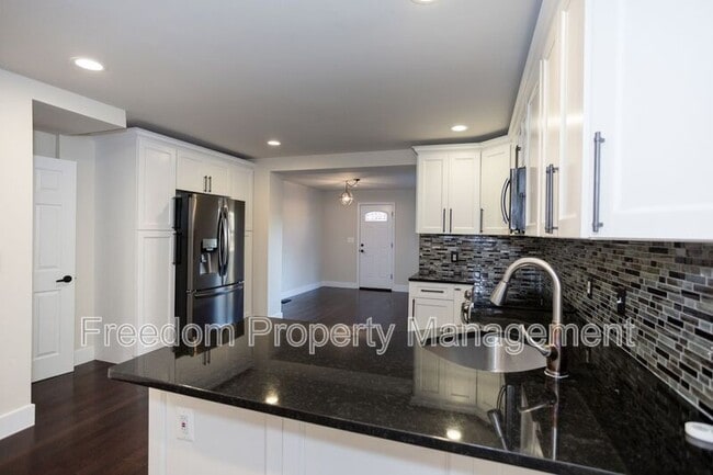 Building Photo - 102 Lynhaven Dr