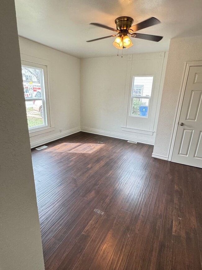 Building Photo - Adorable Rental Property Available in the heart of Guthrie.