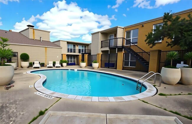 Building Photo - 8100 Creekbend Dr