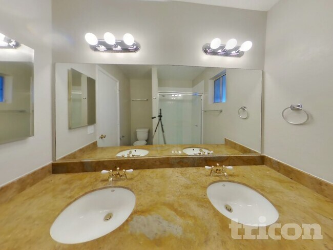 Building Photo - 1550 E Kramer St