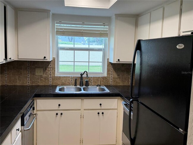 Building Photo - 3724 River Oaks Ct