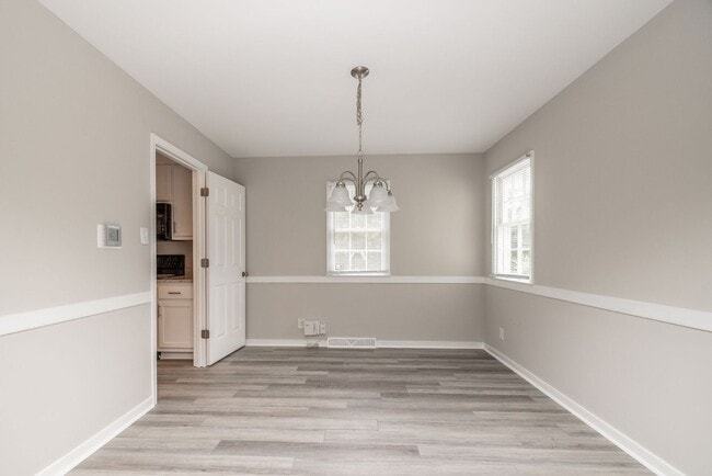 Building Photo - Beautifully Renovated 4-Bedroom Home in Ch...