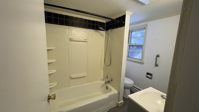 Building Photo - 3 Bedroom, 1 Bath Apartment with Southern Exposure.