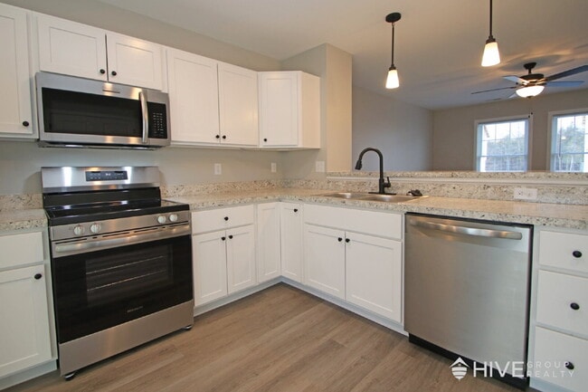 Building Photo - Brand-New End Unit Townhome in Harrisonburg!