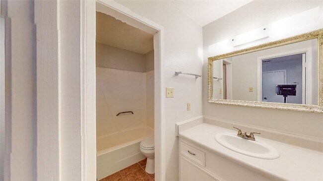 Building Photo - 1326 Airline Dr