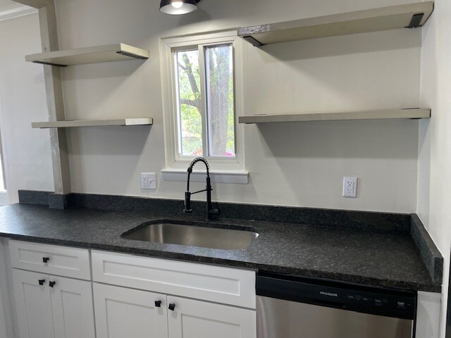 Building Photo - 6905 Cleaton Rd