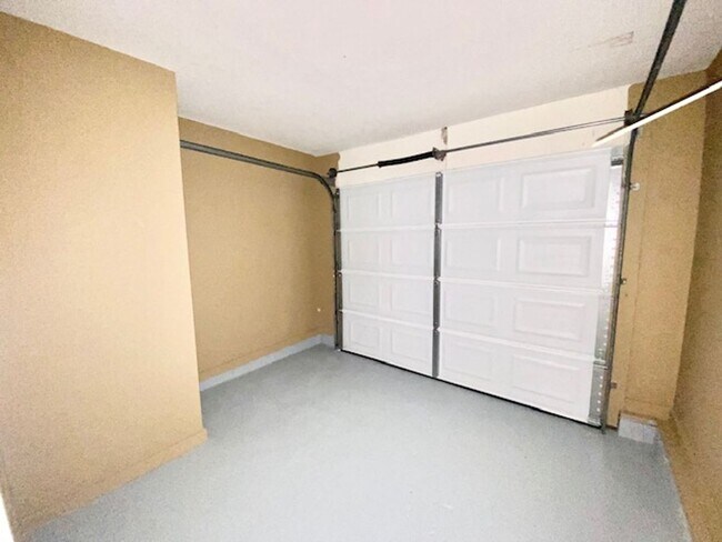 Building Photo - 361 Evergreen Pl