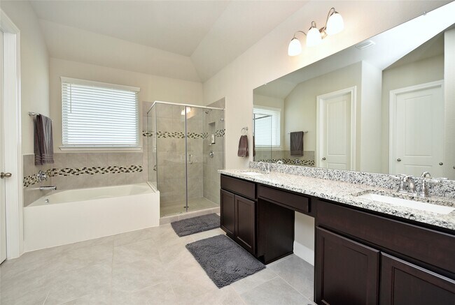 Building Photo - 5835 Euclid Loop