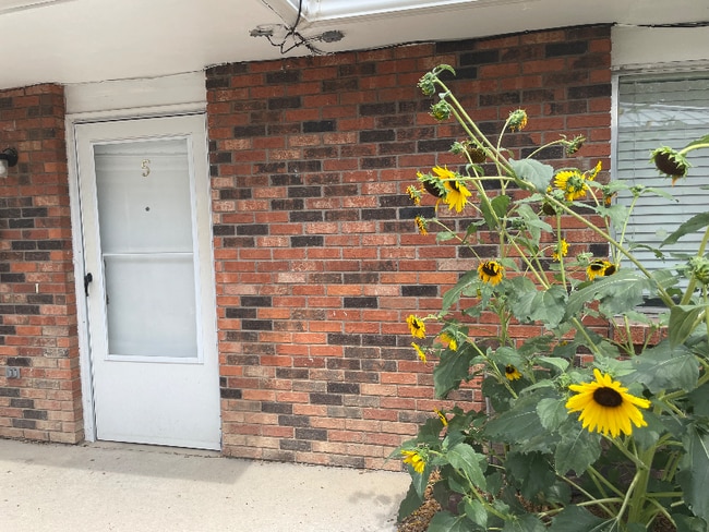 Building Photo - 103 Onarga Ave