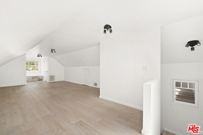 Building Photo - 4309 Gentry Ave