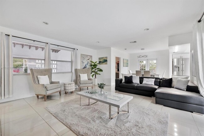 Building Photo - 5800 NE 18th Ave