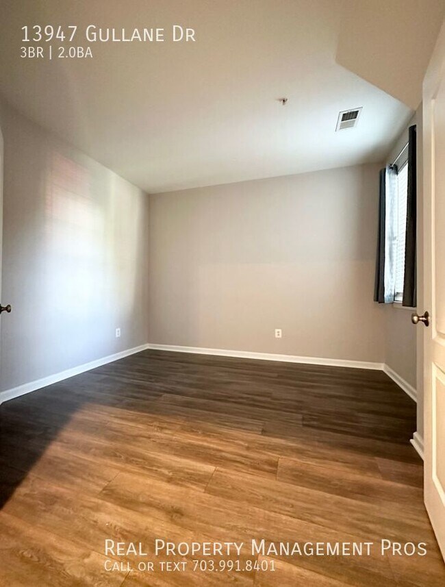 Building Photo - 3 Bedroom Smart Home with Car Charger!