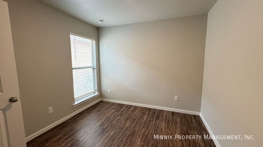 Building Photo - 2114 N Avenue L