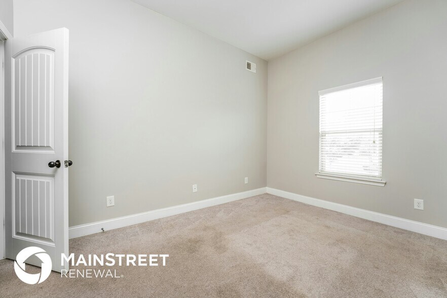 Building Photo - 4948 Longview Run