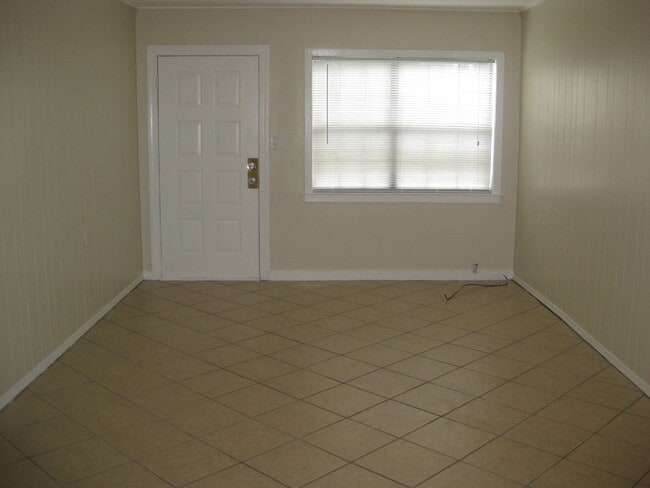 Building Photo - Great 2 bedroom Home in Fort Walton Beach
