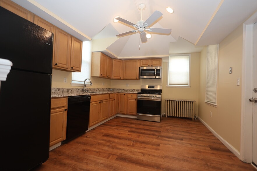 Building Photo - 316 Ella St