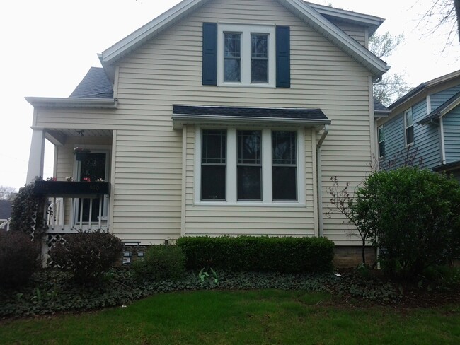 Building Photo - 612 N 66th St
