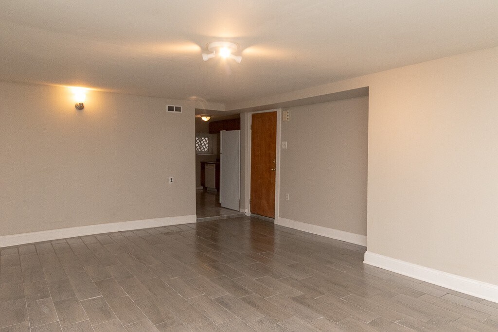Building Photo - 1052 N Oakley Blvd