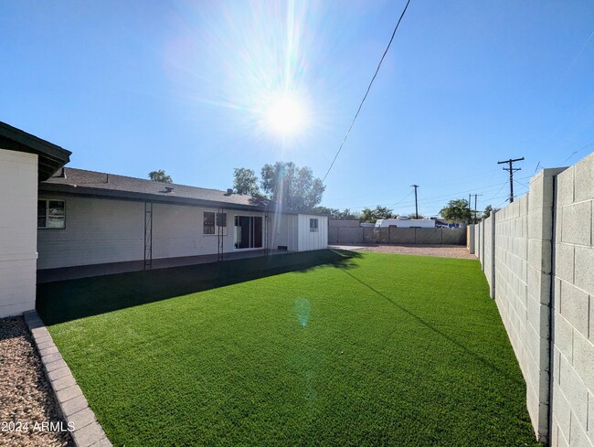 Building Photo - 121 N Flint Cir