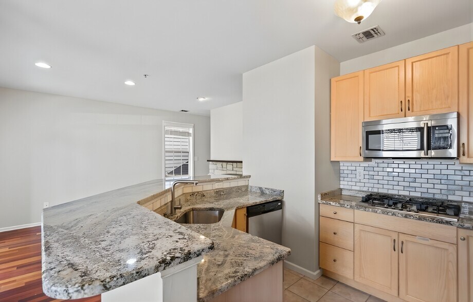 Kitchen Counter - 107 Brittany Ct