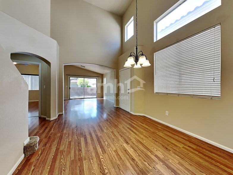 Building Photo - 909 Ortega Hill