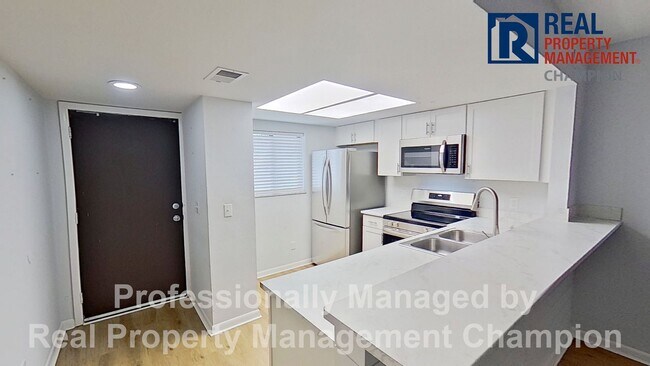 Building Photo - 4305 Holly Tree Rd