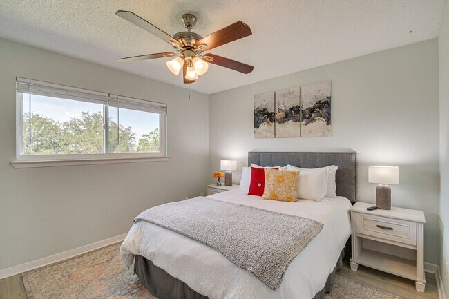 Building Photo - FULLY FURNISHED!!! 2 BEDROOM TOWNHOME IN P...