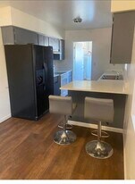 Building Photo - 928 N Pueblo Dr