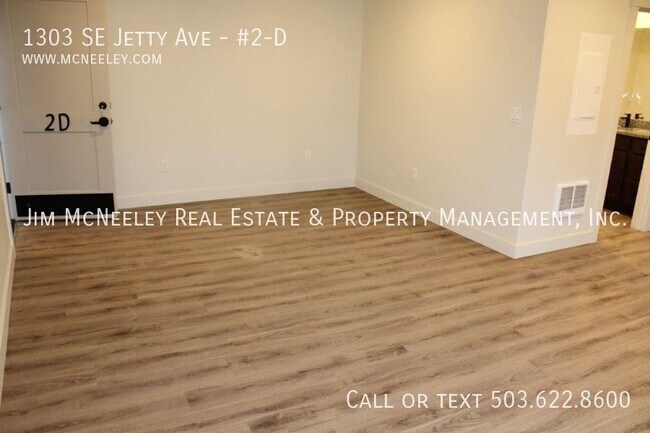 Building Photo - 1303 SE Jetty Ave