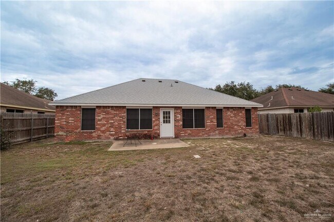 Building Photo - 18 Umbrellabird Ave