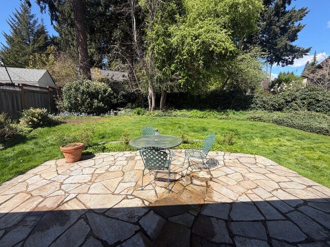 Building Photo - Peaceful 3 Bedroom Single-Level Home on Spacious Corner Lot Near Fir Grove Park