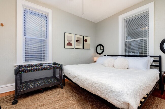 Building Photo - 3956 Tholozan Ave