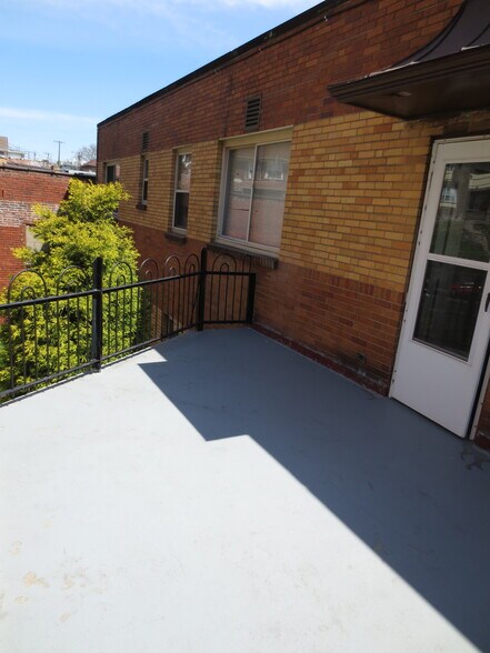 Building Photo - 5712 Phillips Ave