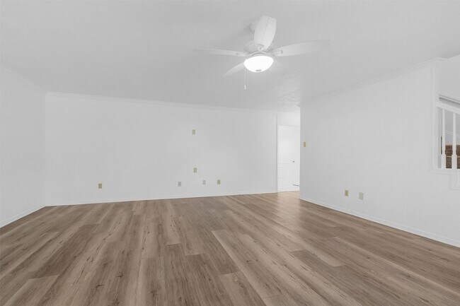 Building Photo - 1122 Rhine Ln