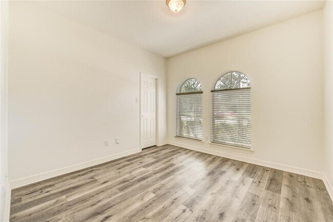 Building Photo - 8803 Memorial Creek Dr