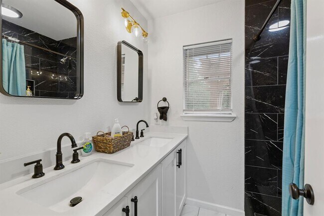 Building Photo - 201 Fairlane Dr