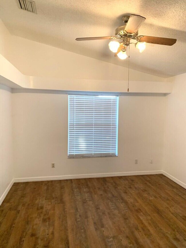 Building Photo - 3520 Egret Dr