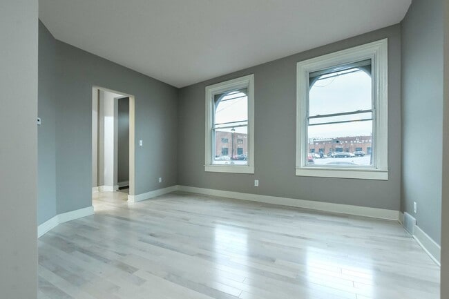 Building Photo - 4 bedroom in South Side