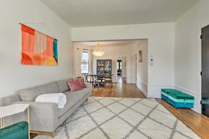 Building Photo - 1129 Augusta St