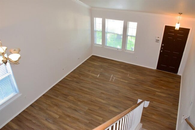 Building Photo - 1708 Darjeeling Dr