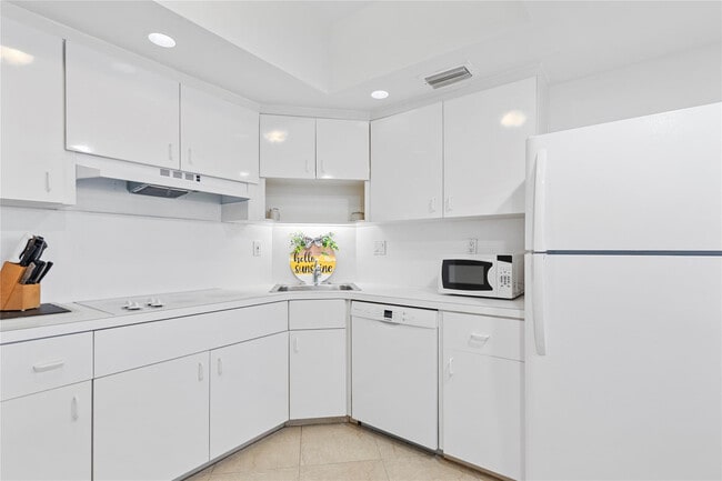 Building Photo - 3800 Galt Ocean Dr
