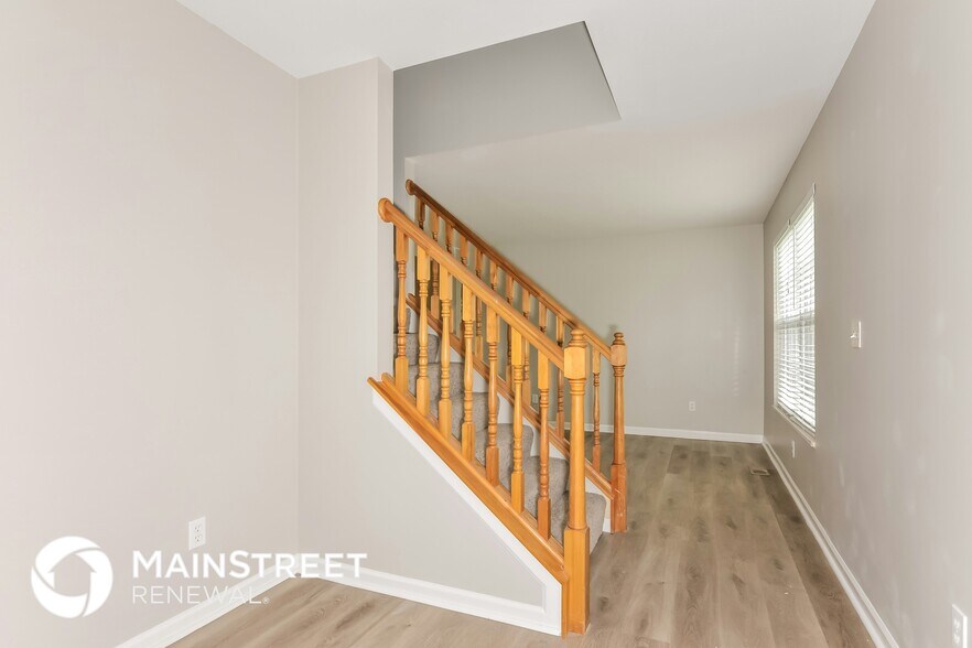 Building Photo - 915 Stone Crossing Dr