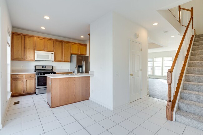 Building Photo - 6327 Dunn Ct