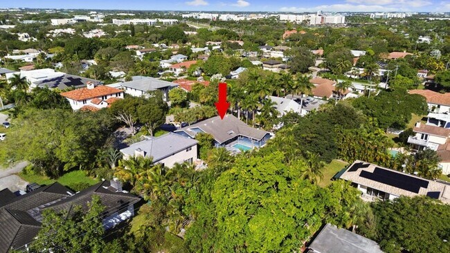 Building Photo - 930 NW 4th Ct