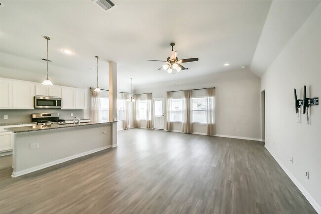 Building Photo - 13030 Laura Lake Dr