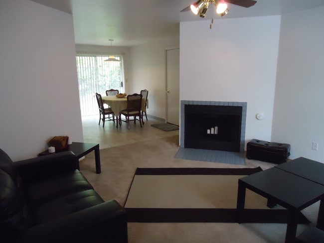 Living Area - Lincoln Townhomes