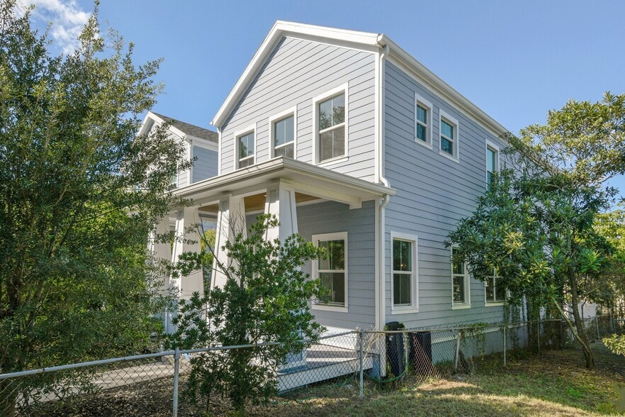 Primary Photo - 1410 E Curtis St