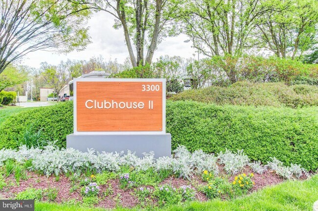 Building Photo - 15101 Interlachen Dr