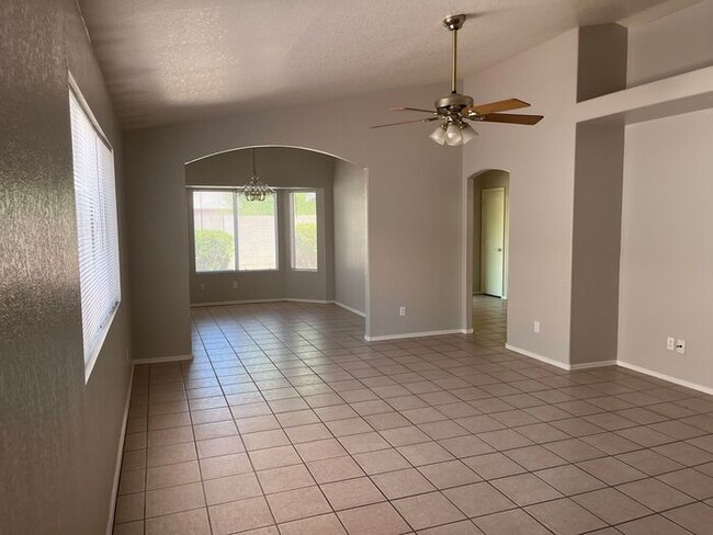 Building Photo - 3 Bed/ 2Bath Single Level Home in Ahwatukee Area