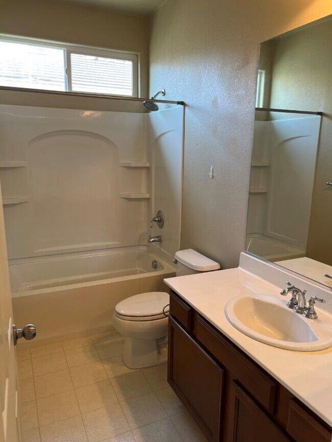 Building Photo - Modern 3 Bedroom 2 Bath 2 Story Vacaville Pets OK *Star Rentals